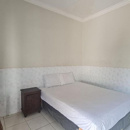 Oyo 90831 Hotel Gardenia Prambanan Surakarta  Экстерьер фото