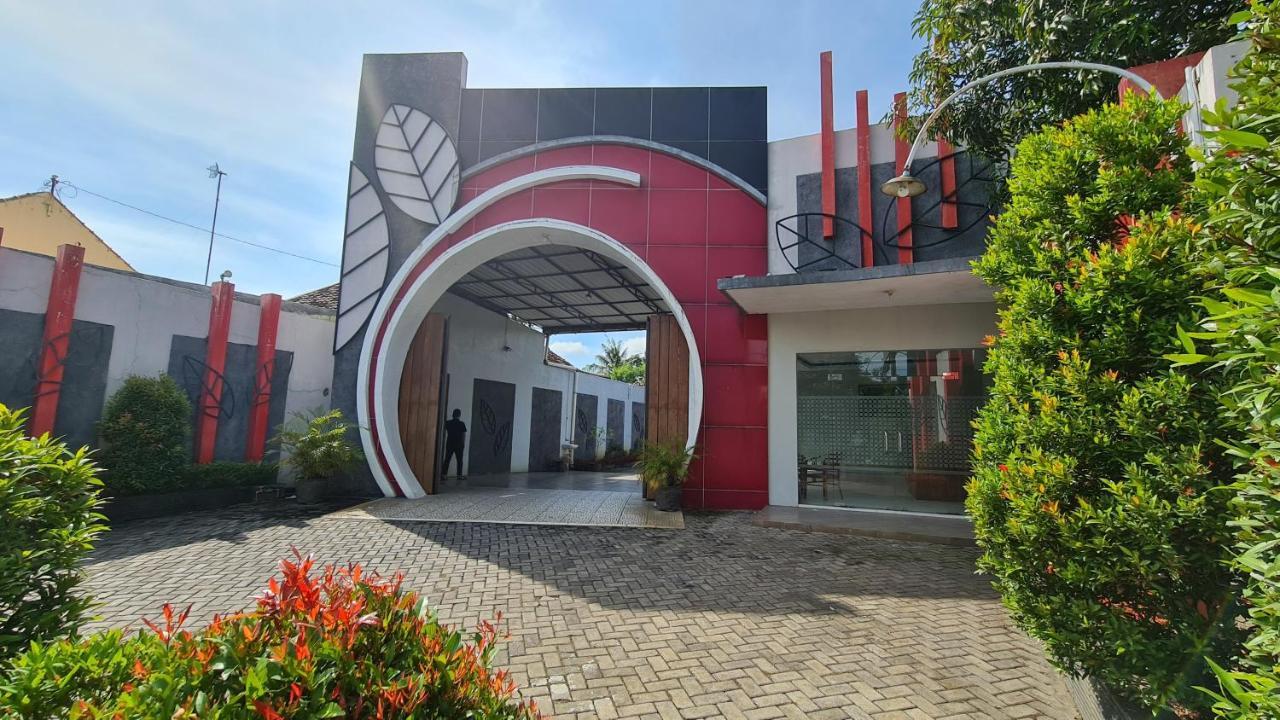 Oyo 90831 Hotel Gardenia Prambanan Surakarta  Экстерьер фото