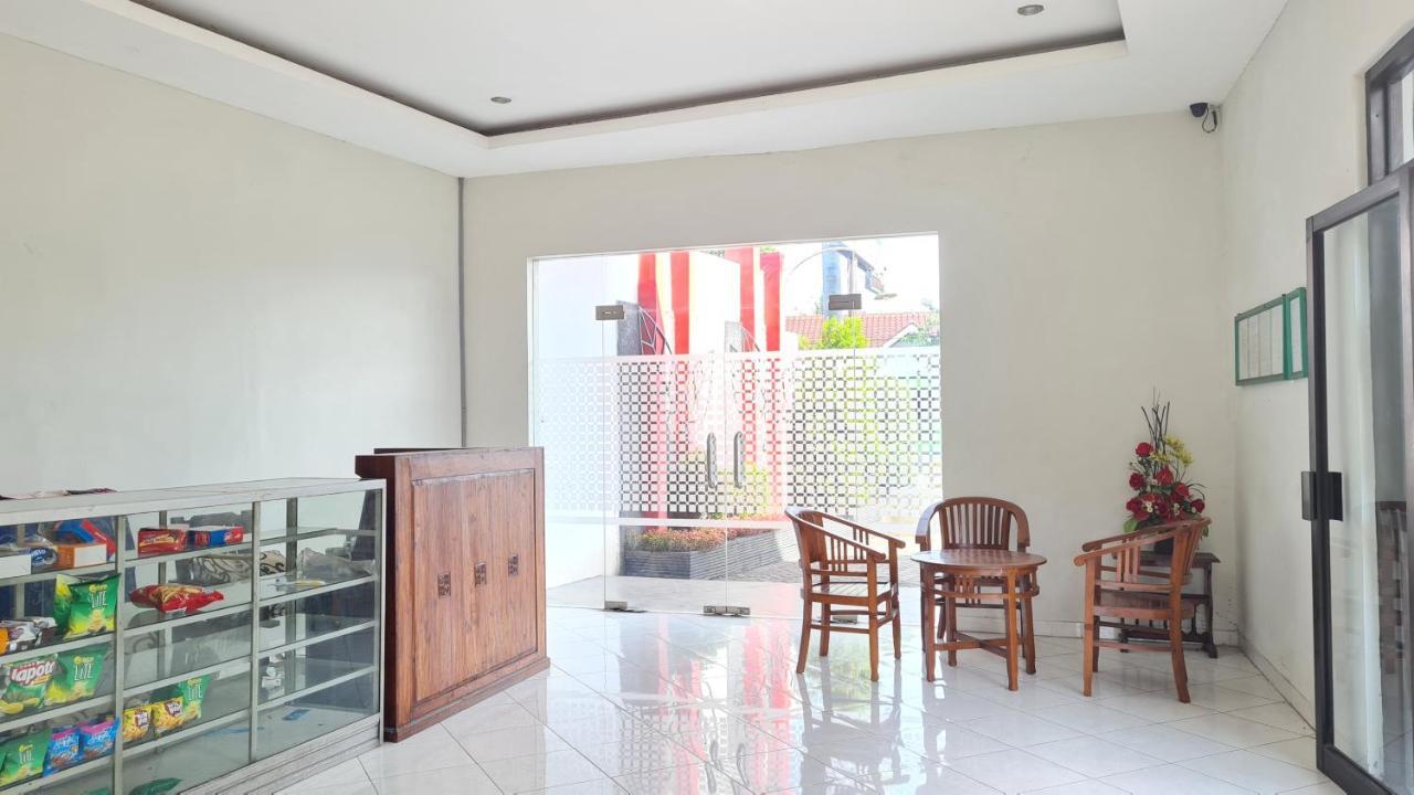 Oyo 90831 Hotel Gardenia Prambanan Surakarta  Экстерьер фото