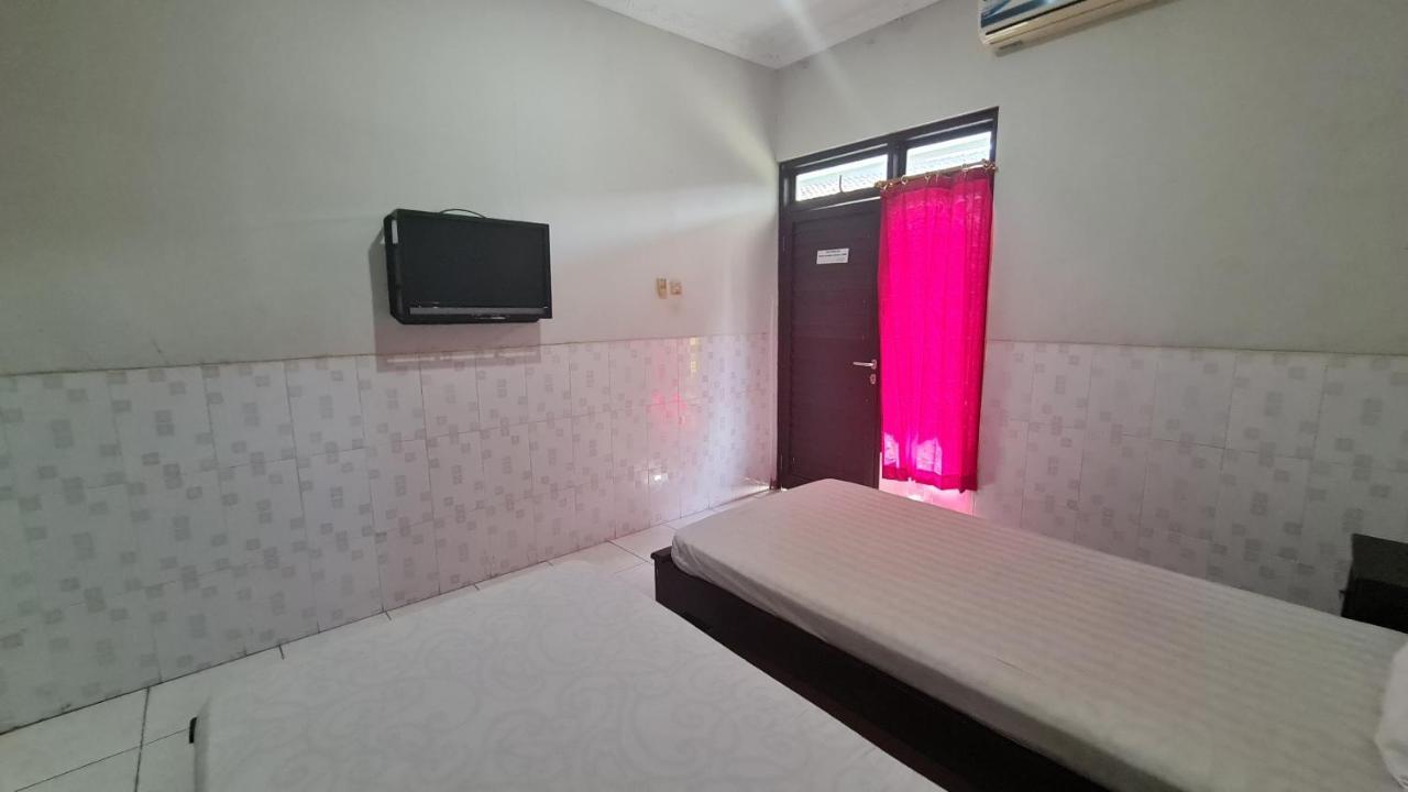 Oyo 90831 Hotel Gardenia Prambanan Surakarta  Экстерьер фото