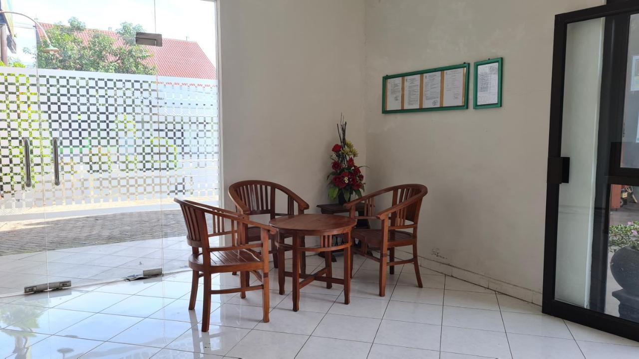 Oyo 90831 Hotel Gardenia Prambanan Surakarta  Экстерьер фото